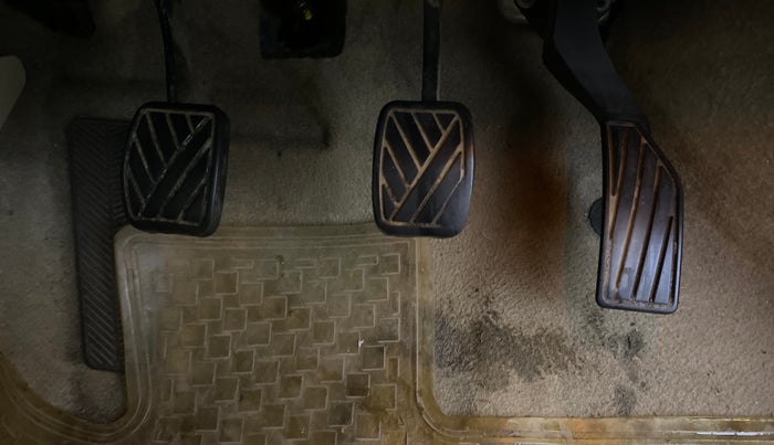 2015 Maruti Ciaz ZDI SHVS, Diesel, Manual, 97,981 km, Pedals