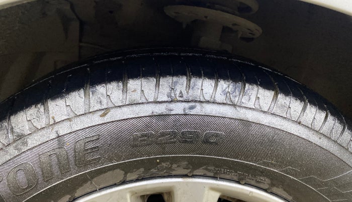 2015 Maruti Ciaz ZDI SHVS, Diesel, Manual, 97,981 km, Left Front Tyre Tread