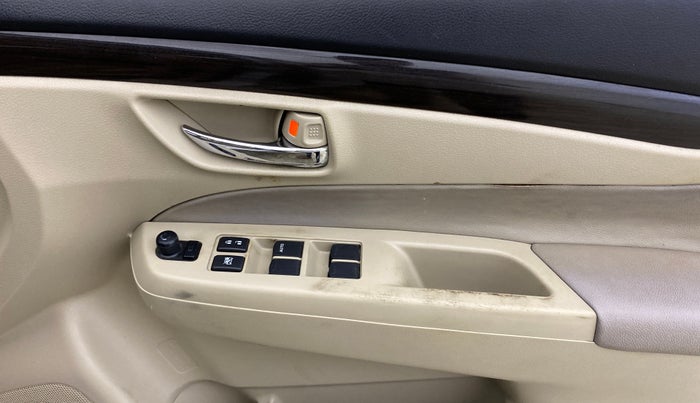 2015 Maruti Ciaz ZDI SHVS, Diesel, Manual, 97,981 km, Driver Side Door Panels Control