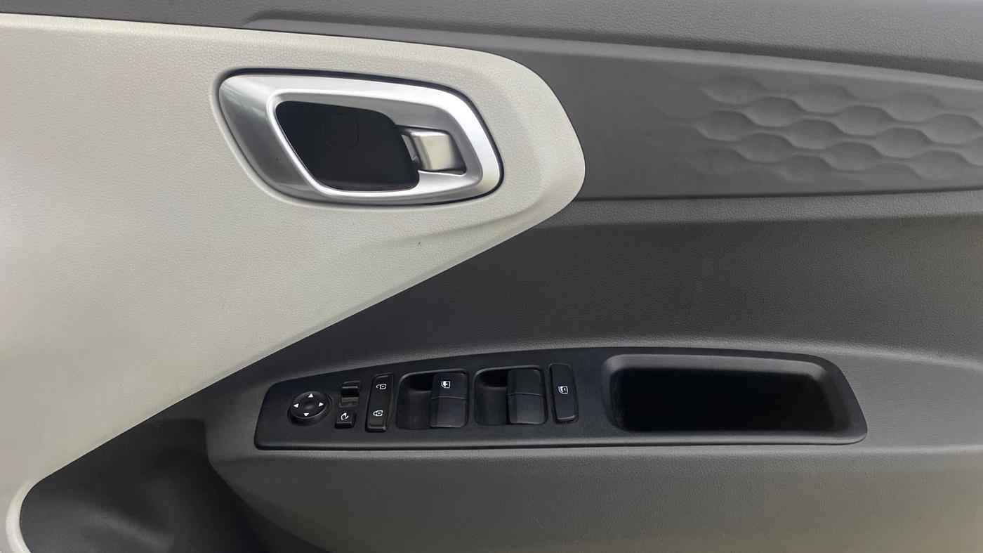 2020 Hyundai GRAND I10 NIOS SPORTZ 1.2 KAPPA VTVT CNG, CNG, Manual, 8,680 km, Driver Side Door Panels Control
