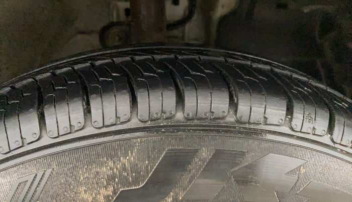 2017 Mahindra KUV 100 NXT K4+ D 6 STR, Diesel, Manual, 98,096 km, Right Front Tyre Tread