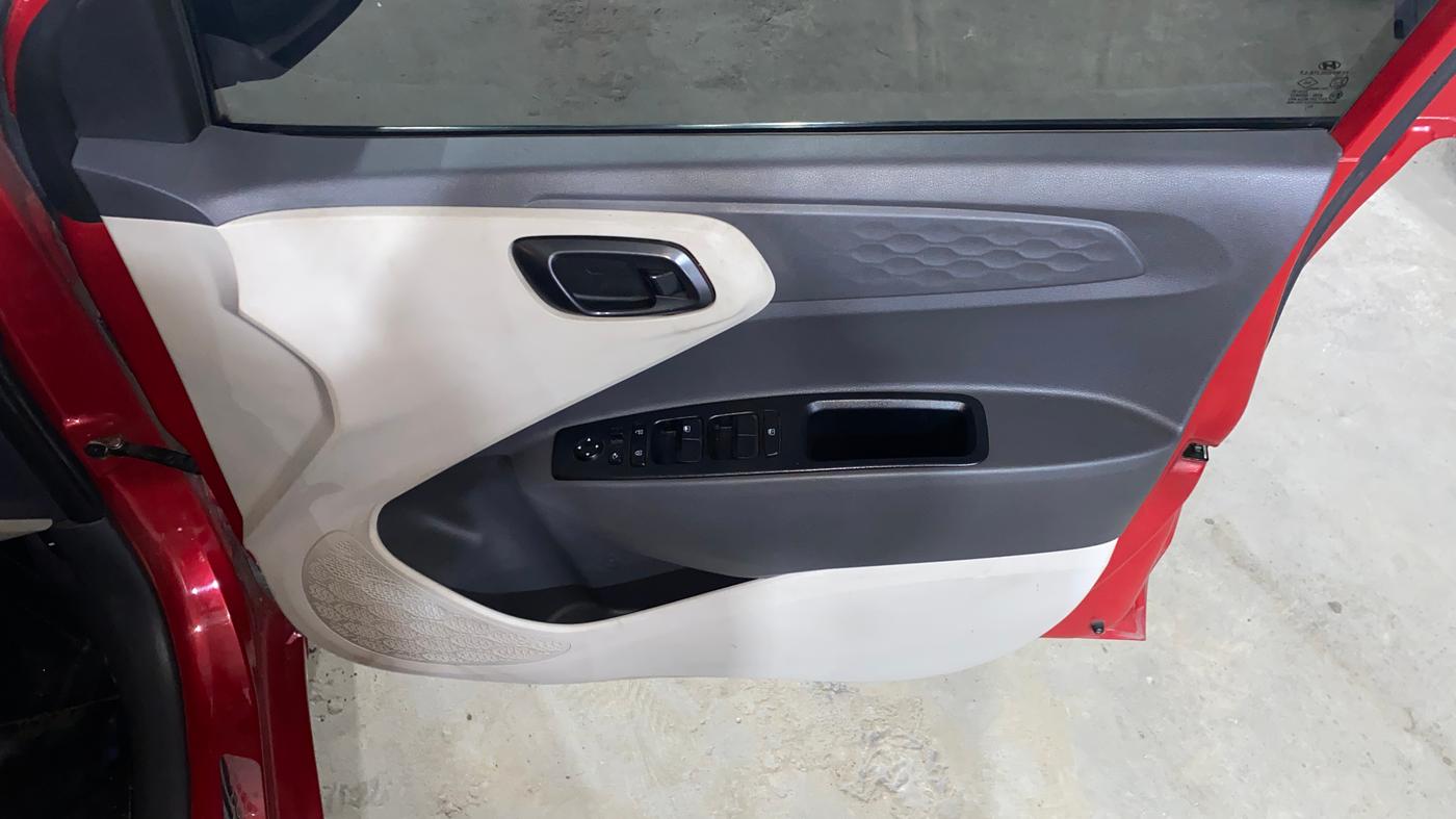2020 Hyundai AURA SX+ 1.0 TURBO GDI MT, Petrol, Manual, 72,944 km, Driver Side Door Panels Control