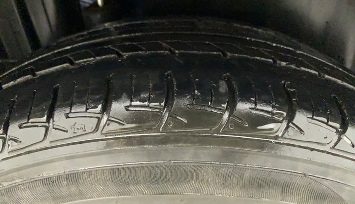 2012 Maruti Swift ZXI, Petrol, Manual, 81,634 km, Right Rear Tyre Tread