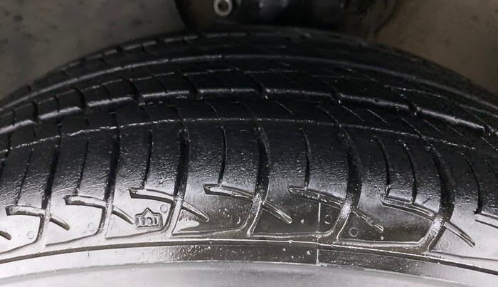 2017 Volkswagen Ameo HIGHLINE 1.5L AT (D), Diesel, Automatic, 77,821 km, Left Front Tyre Tread