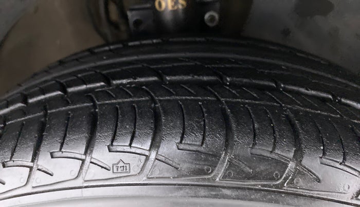 2017 Volkswagen Ameo HIGHLINE 1.5L AT (D), Diesel, Automatic, 77,821 km, Right Front Tyre Tread