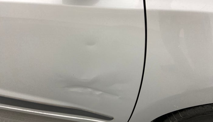 2016 Hyundai Xcent SX 1.2 (O), Petrol, Manual, 84,102 km, Driver-side door - Slightly dented