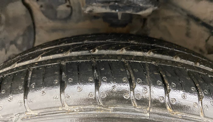 2016 Hyundai Xcent SX 1.2 (O), Petrol, Manual, 84,102 km, Left Front Tyre Tread