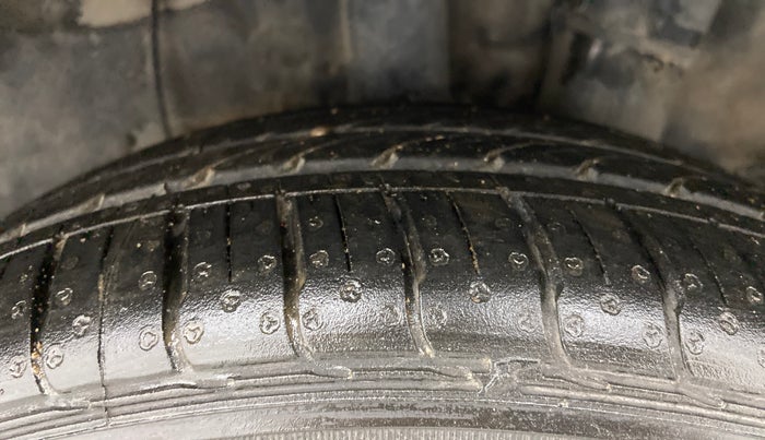 2016 Hyundai Xcent SX 1.2 (O), Petrol, Manual, 84,102 km, Left Rear Tyre Tread
