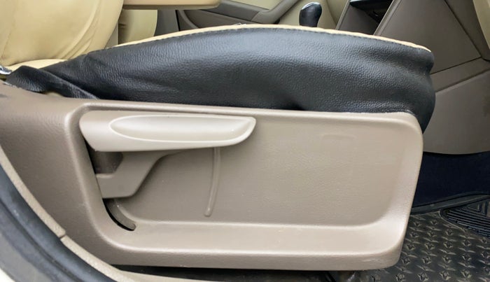 2013 Skoda Rapid AMBITION 1.6 MPI MT PLUS, Petrol, Manual, 83,915 km, Driver Side Adjustment Panel