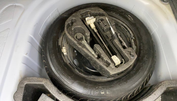 2013 Skoda Rapid AMBITION 1.6 MPI MT PLUS, Petrol, Manual, 83,915 km, Spare Tyre