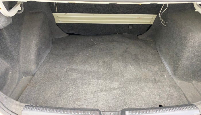 2013 Skoda Rapid AMBITION 1.6 MPI MT PLUS, Petrol, Manual, 83,915 km, Boot Inside