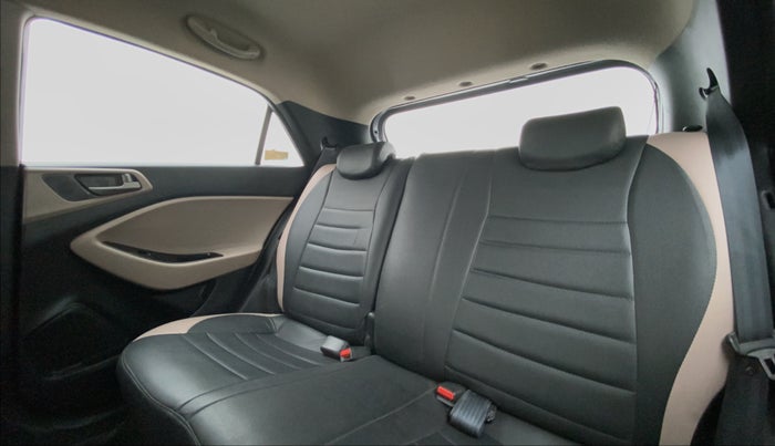 2016 Hyundai Elite i20 ASTA 1.2 (O), Petrol, Manual, 31,686 km, Right Side Rear Door Cabin