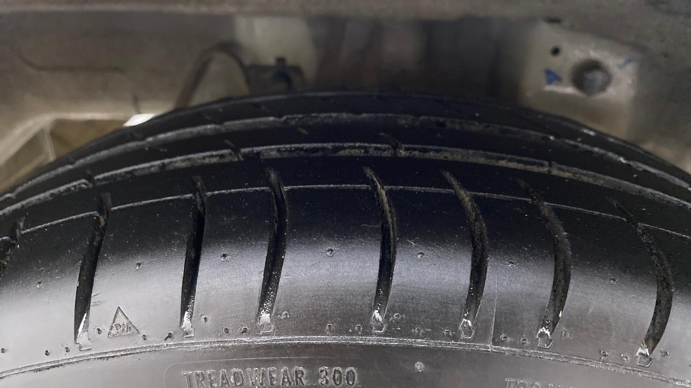 2017 Hyundai Eon ERA PLUS, Petrol, Manual, 80,627 km, Right Rear Tyre Tread