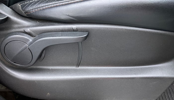2014 Mahindra XUV500 W8 FWD, Diesel, Manual, 40,807 km, Driver Side Adjustment Panel