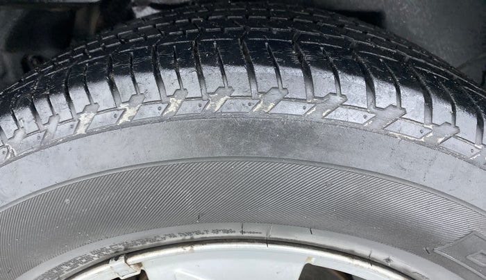 2014 Mahindra XUV500 W8 FWD, Diesel, Manual, 40,807 km, Right Rear Tyre Tread