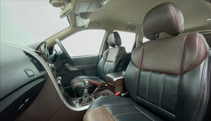 2014 Mahindra XUV500 W8 FWD, Diesel, Manual, 40,807 km, Right Side Front Door Cabin View