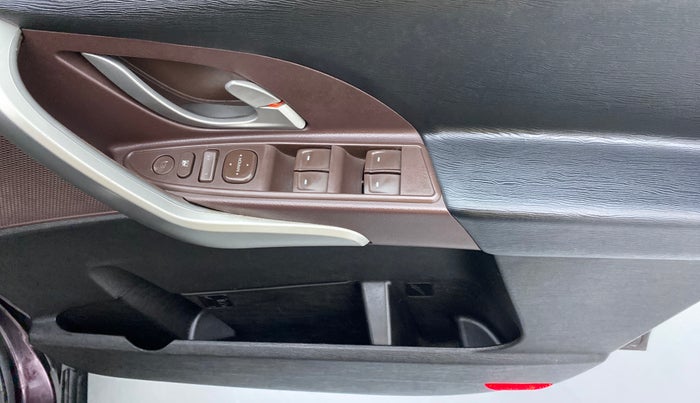 2014 Mahindra XUV500 W8 FWD, Diesel, Manual, 40,807 km, Driver Side Door Panels Control