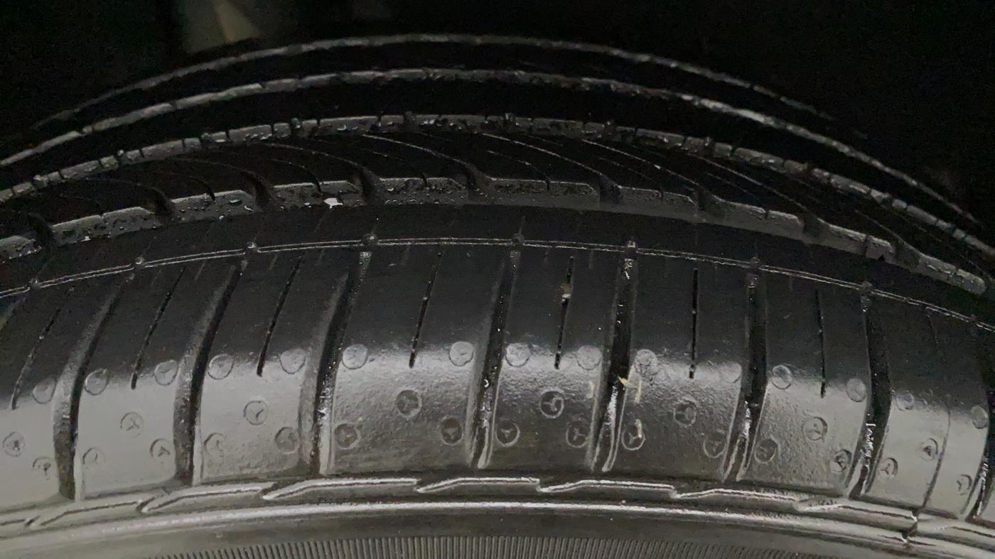2017 Maruti Baleno ALPHA PETROL 1.2, Petrol, Manual, 30,065 km, Left Rear Tyre Tread