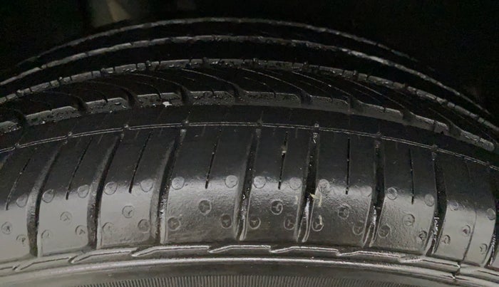 2017 Maruti Baleno ALPHA PETROL 1.2, Petrol, Manual, 30,065 km, Left Rear Tyre Tread
