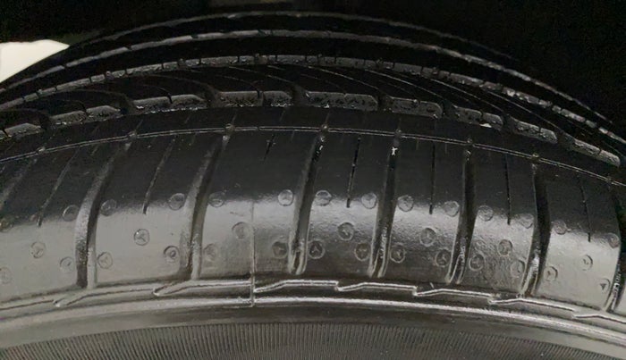2017 Maruti Baleno ALPHA PETROL 1.2, Petrol, Manual, 30,065 km, Right Rear Tyre Tread