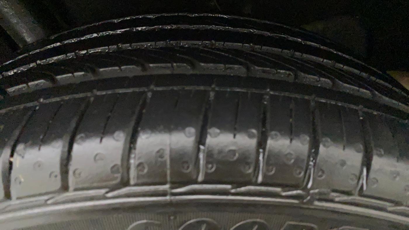 2017 Maruti Baleno ALPHA PETROL 1.2, Petrol, Manual, 30,065 km, Left Front Tyre Tread