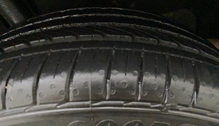 2017 Maruti Baleno ALPHA PETROL 1.2, Petrol, Manual, 30,065 km, Left Front Tyre Tread