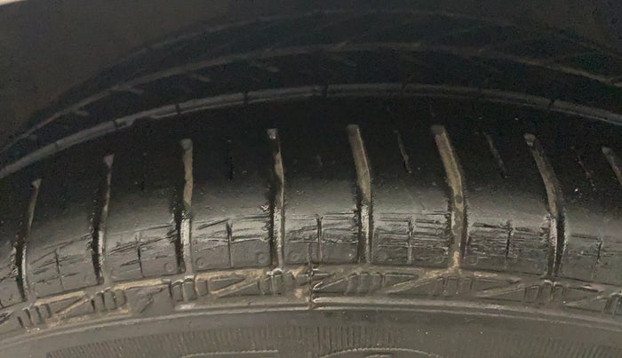 2018 Hyundai Grand i10 SPORTZ 1.2 KAPPA VTVT, Petrol, Manual, 67,896 km, Right Front Tyre Tread