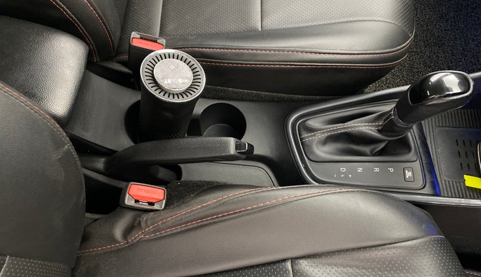 2021 Hyundai NEW I20 ASTA 1.2 AT, Petrol, Automatic, 36,329 km, Gear Lever