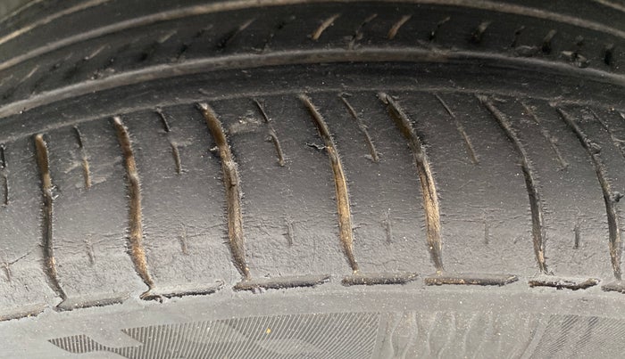 2021 Hyundai NEW I20 ASTA 1.2 AT, Petrol, Automatic, 36,329 km, Left Front Tyre Tread