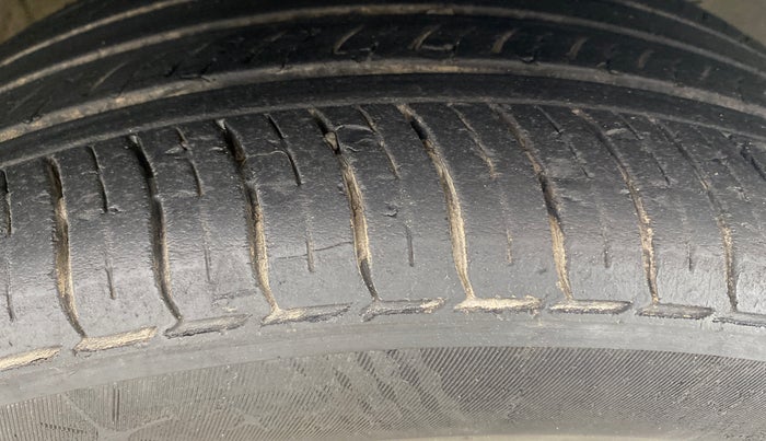 2021 Hyundai NEW I20 ASTA 1.2 AT, Petrol, Automatic, 36,329 km, Right Front Tyre Tread