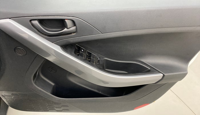 2020 Tata NEXON XM SUNROOF 1.2 RTN, Petrol, Manual, 65,442 km, Driver Side Door Panels Control