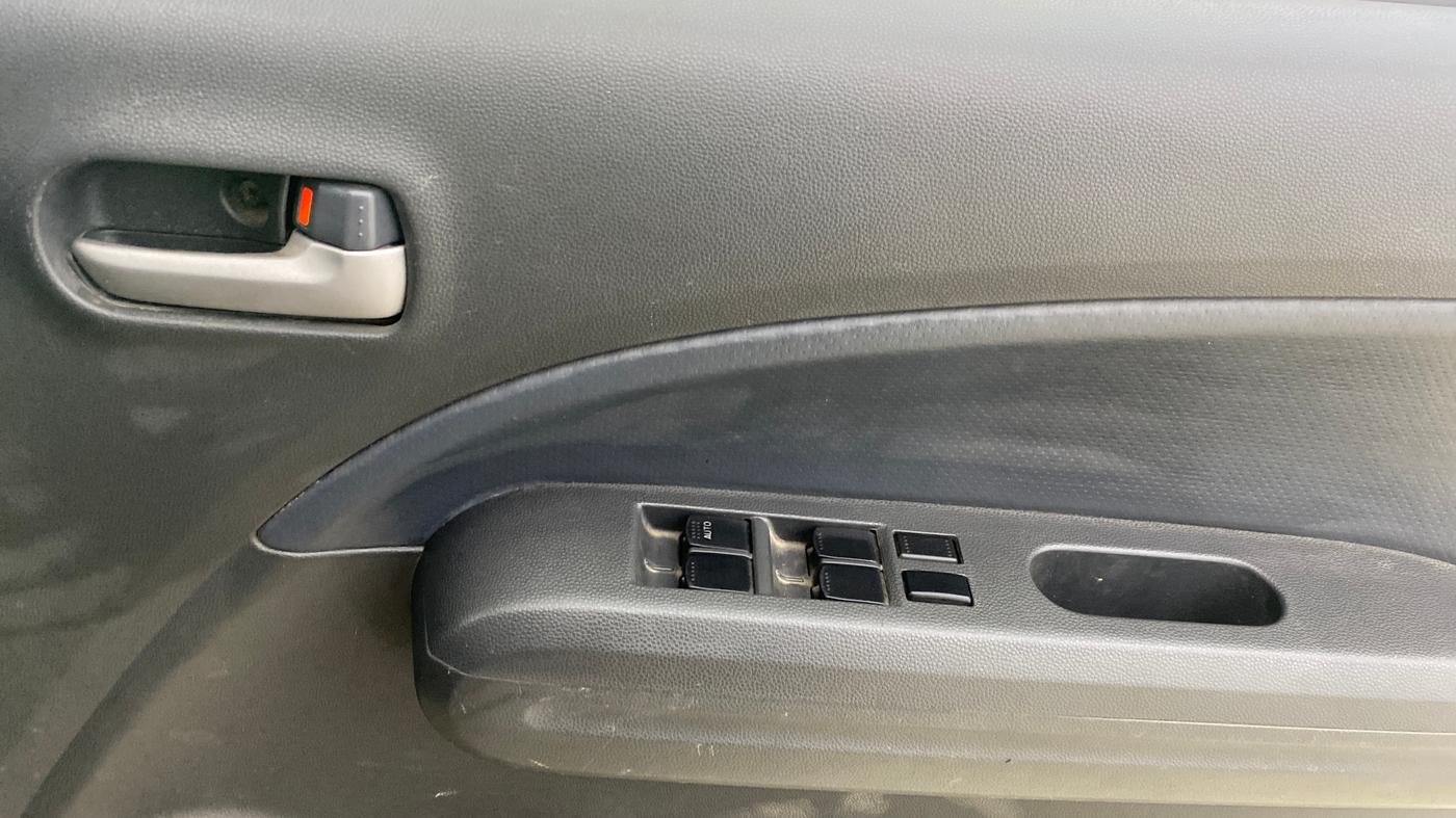 2013 Maruti Ritz VXI, Petrol, Manual, 41,367 km, Driver Side Door Panels Control