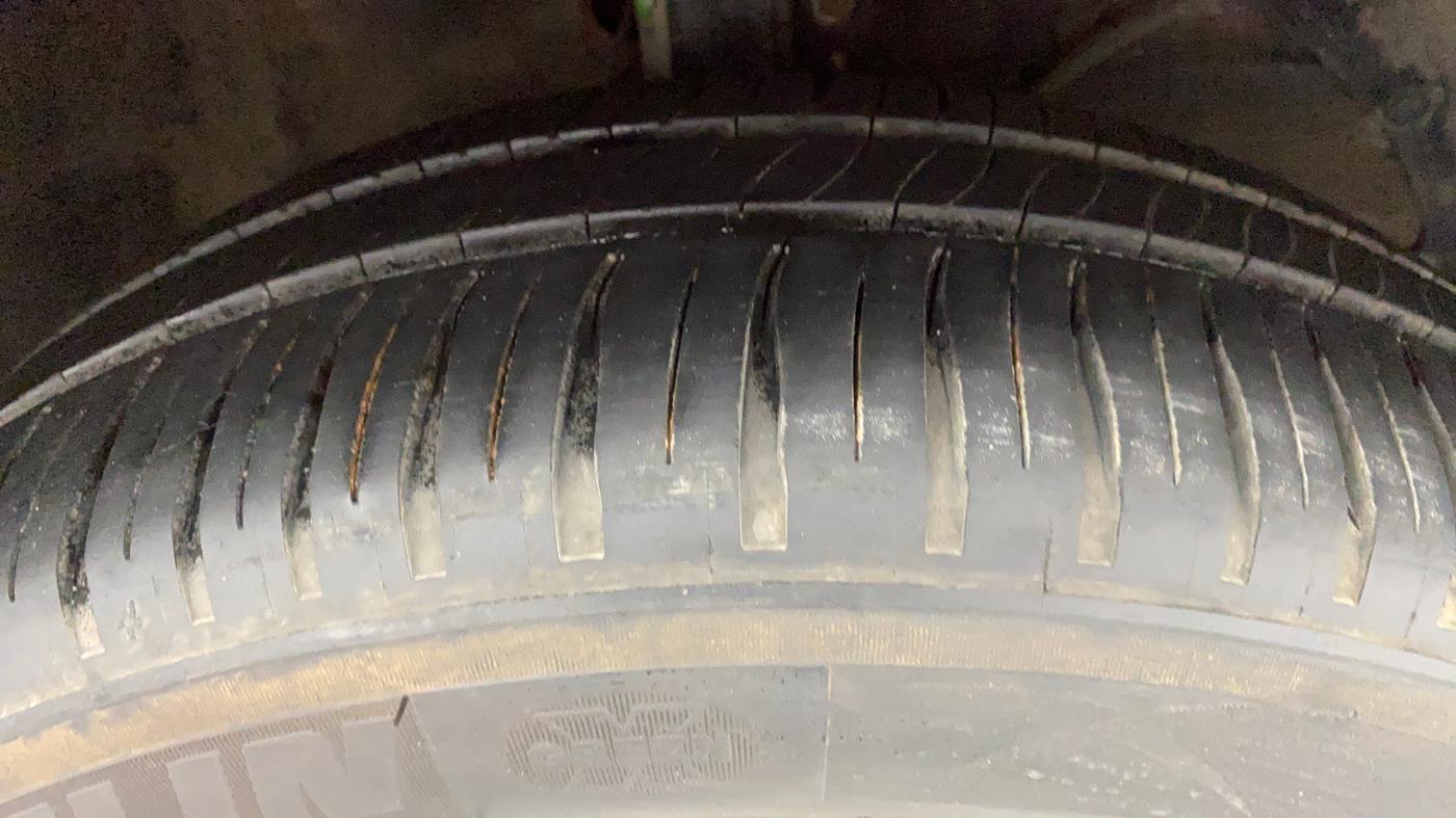 2015 Maruti Baleno DELTA 1.2 K12, Petrol, Manual, 61,602 km, Right Front Tyre Tread