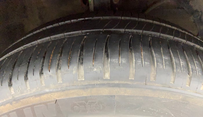 2015 Maruti Baleno DELTA 1.2 K12, Petrol, Manual, 61,602 km, Right Front Tyre Tread
