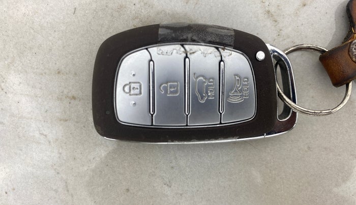 2020 Hyundai VENUE SX 1.0 (O) TURBO IMT, Petrol, Manual, 18,570 km, Key Close Up