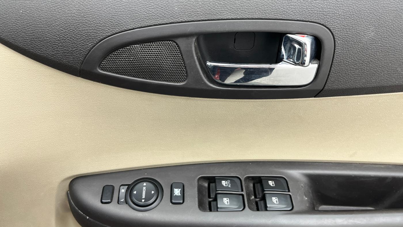 2013 Hyundai i20 ASTA 1.2, Petrol, Manual, 55,014 km, Driver Side Door Panels Control