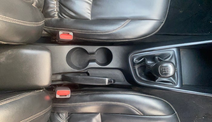 2023 Hyundai NEW I20 SPORTZ 1.2 MT, Petrol, Manual, 39,600 km, Gear Lever