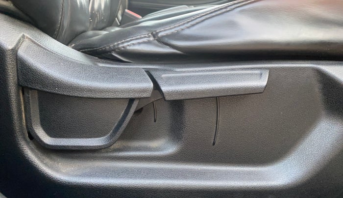 2023 Hyundai NEW I20 SPORTZ 1.2 MT, Petrol, Manual, 39,600 km, Driver Side Adjustment Panel