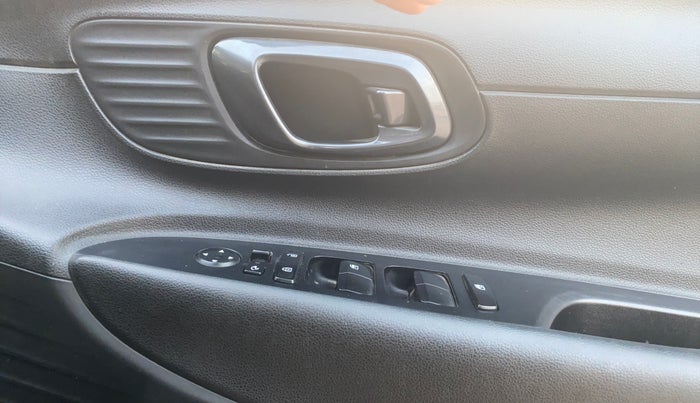 2023 Hyundai NEW I20 SPORTZ 1.2 MT, Petrol, Manual, 39,600 km, Driver Side Door Panels Control