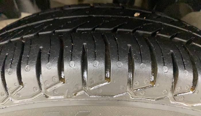 2018 Renault Kwid RXT 1.0 (O), Petrol, Manual, 73,635 km, Left Front Tyre Tread