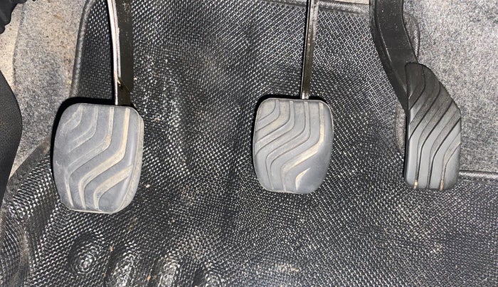 2018 Renault Kwid RXT 1.0 (O), Petrol, Manual, 73,635 km, Pedals