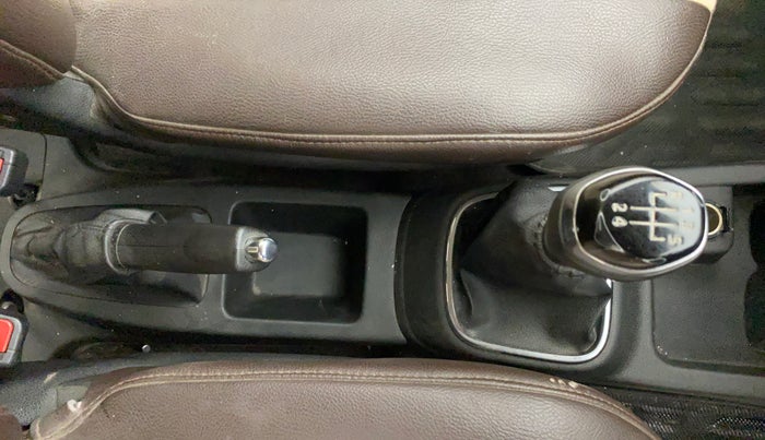 2018 Renault Kwid RXT 1.0 (O), Petrol, Manual, 73,635 km, Gear Lever