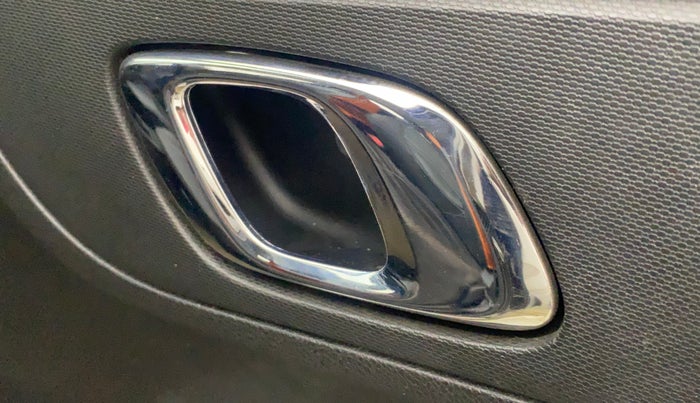 2019 Renault Kwid RXT 1.0 AMT (O), Petrol, Automatic, 14,762 km, Driver Side Door Panels Control