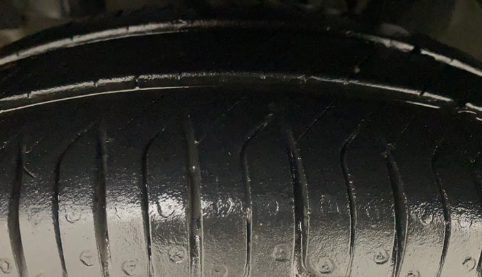 2019 Renault Kwid RXT 1.0 AMT (O), Petrol, Automatic, 14,762 km, Left Front Tyre Tread