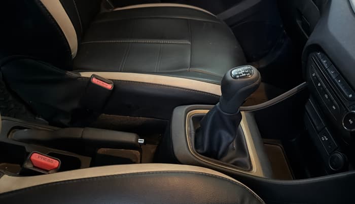 2022 Tata PUNCH ACCOMPLISHED MT, Petrol, Manual, 82,597 km, Gear Lever