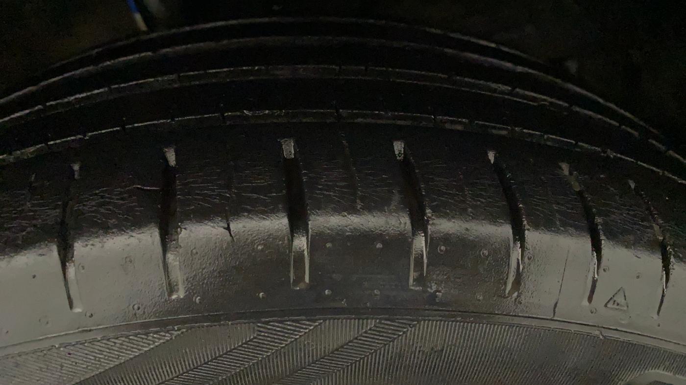 2017 Maruti Baleno ALPHA PETROL 1.2, Petrol, Manual, 67,491 km, Left Front Tyre Tread