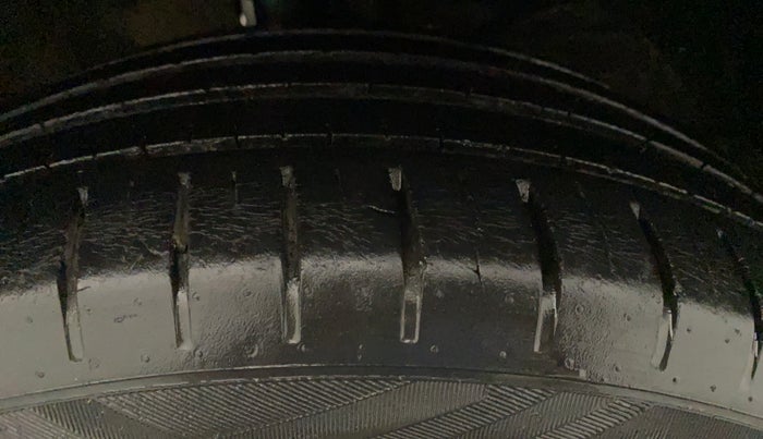 2017 Maruti Baleno ALPHA PETROL 1.2, Petrol, Manual, 67,491 km, Right Front Tyre Tread