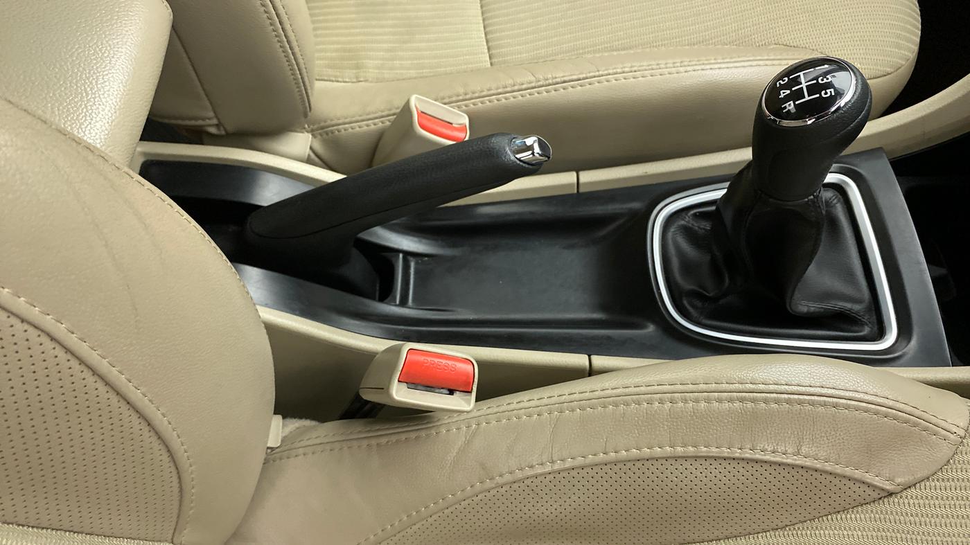 2017 Maruti Ciaz ZETA DIESEL 1.3, Diesel, Manual, 75,377 km, Gear Lever