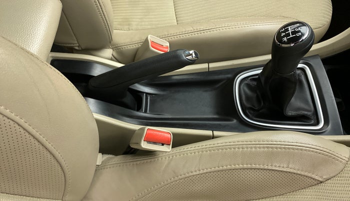 2017 Maruti Ciaz ZETA DIESEL 1.3, Diesel, Manual, 75,377 km, Gear Lever