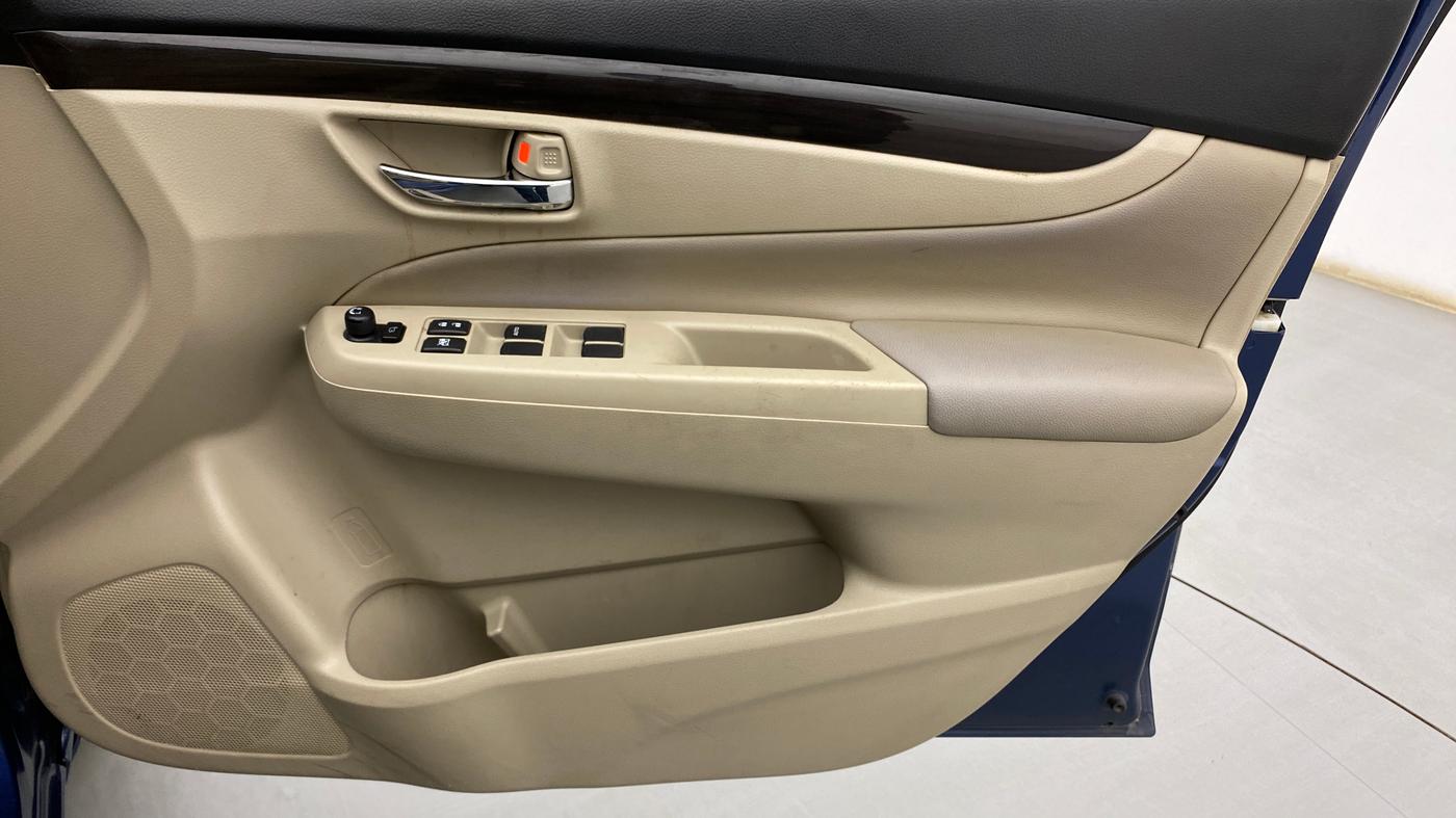 2017 Maruti Ciaz ZETA DIESEL 1.3, Diesel, Manual, 75,377 km, Driver Side Door Panels Control